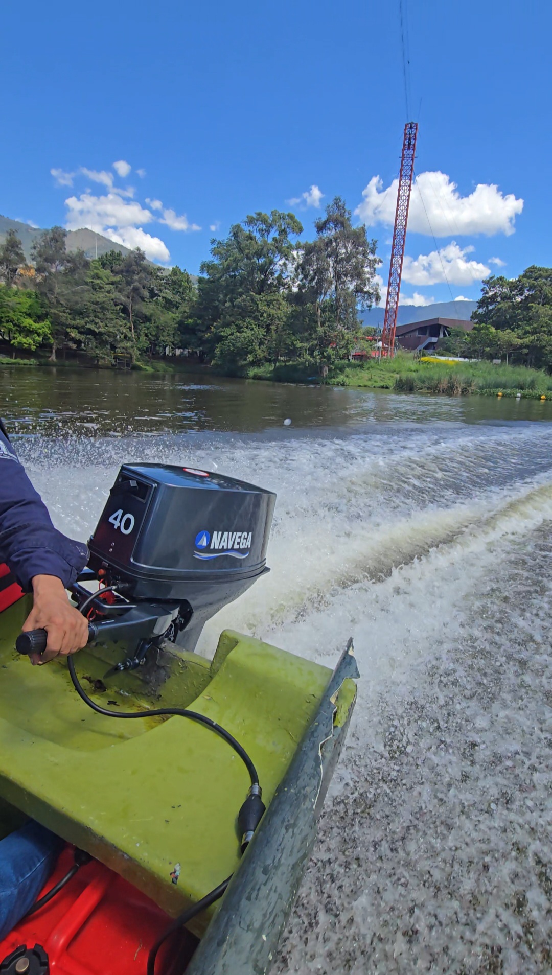 Motor Navega 40 en acción